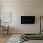 アパート The Urban Forest Retreat Serene 3bd Sanctuary ブカレスト