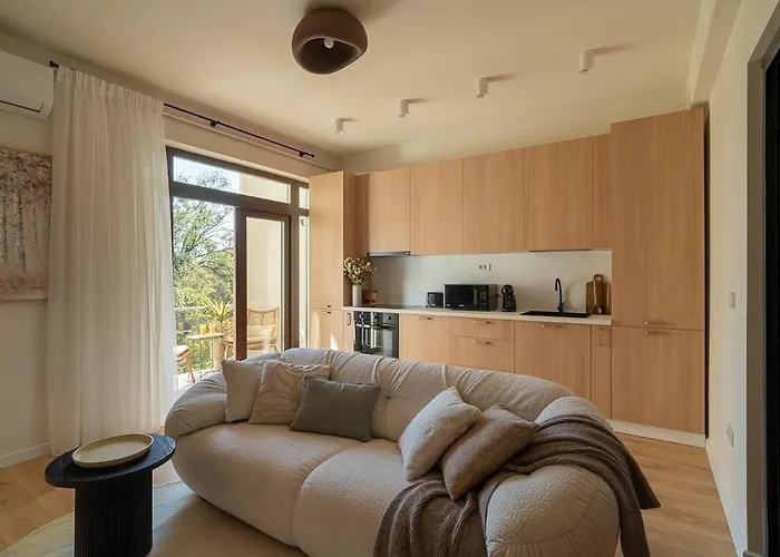 The Urban Forest Retreat Serene 3bd Sanctuary 公寓 布加勒斯特